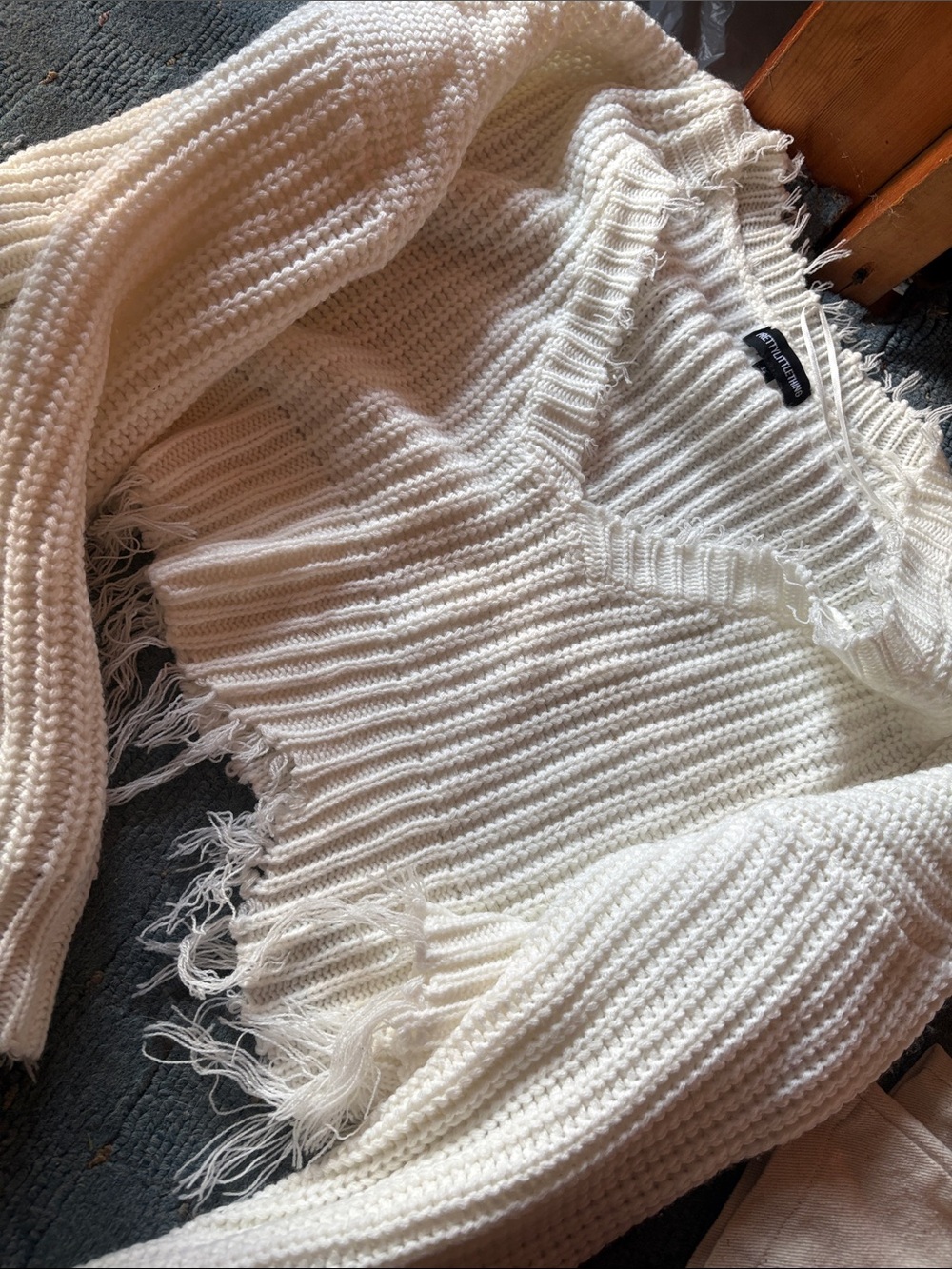 PrettyLittleThing White Distressed V‑Neck Ribbed Sweater